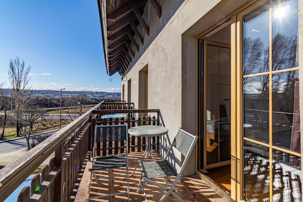 Peregrino Panzio Bed & Breakfast Budaors Ngoại thất bức ảnh