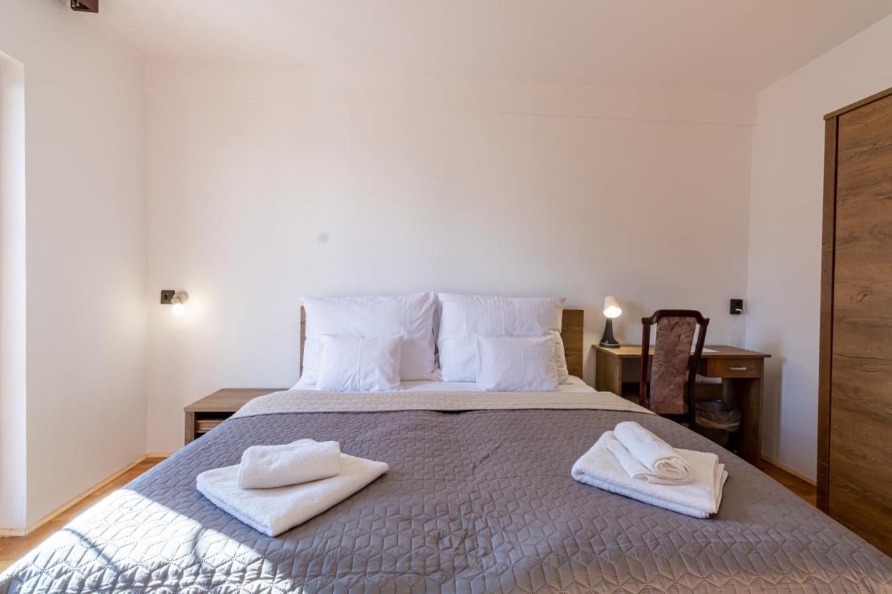 Peregrino Panzio Bed & Breakfast Budaors Ngoại thất bức ảnh