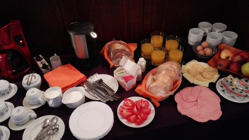 Peregrino Panzio Bed & Breakfast Budaors Ngoại thất bức ảnh