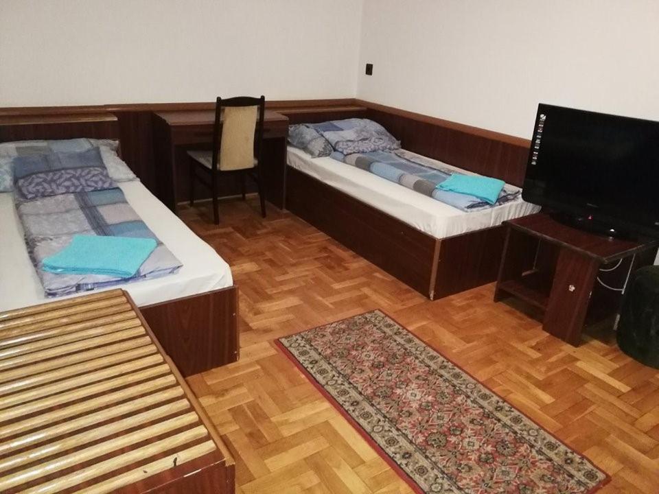 Peregrino Panzio Bed & Breakfast Budaors Ngoại thất bức ảnh