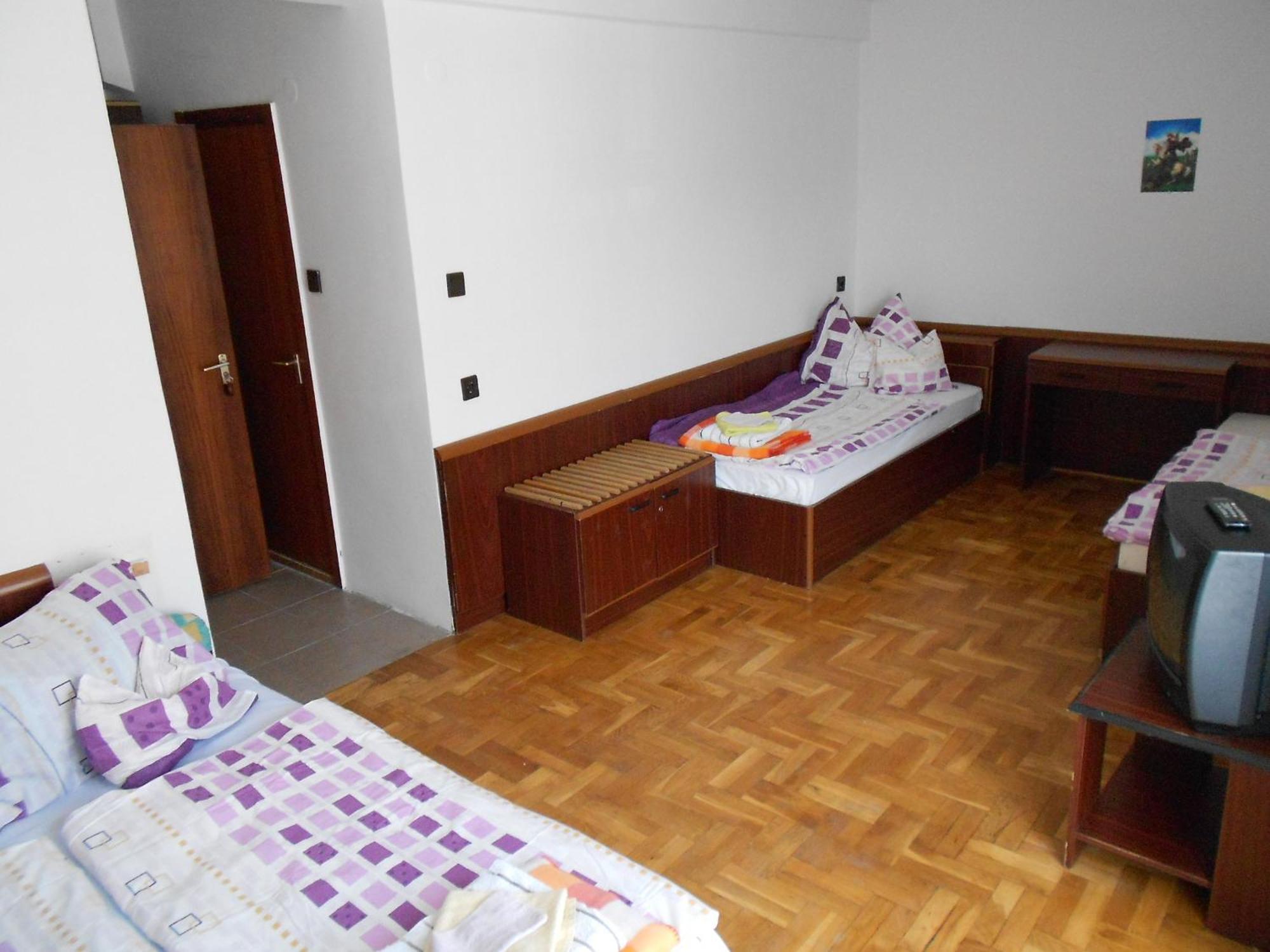 Peregrino Panzio Bed & Breakfast Budaors Phòng bức ảnh