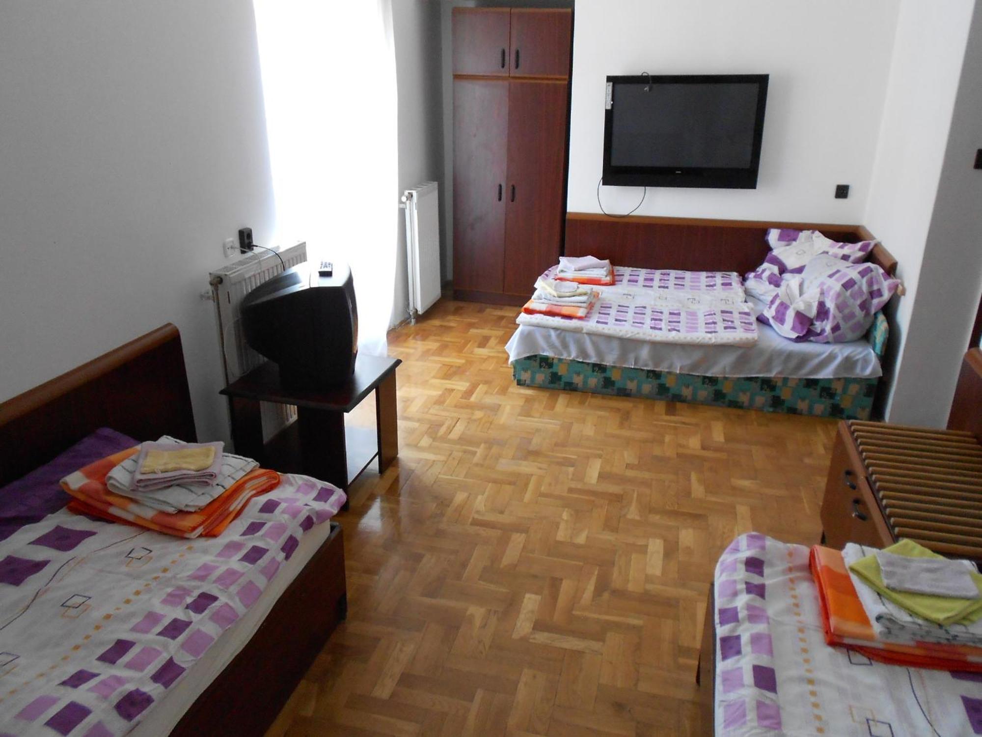 Peregrino Panzio Bed & Breakfast Budaors Phòng bức ảnh