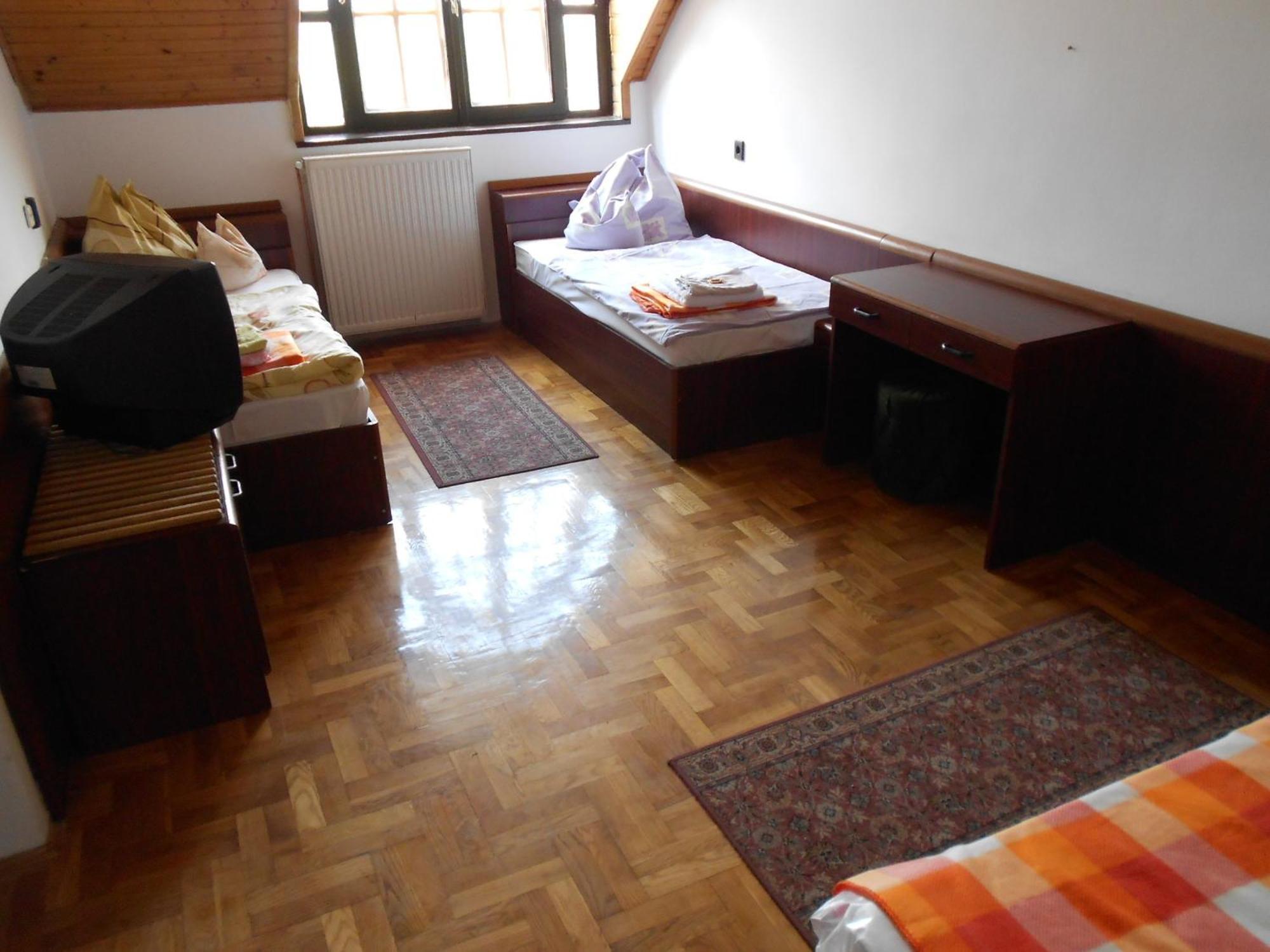 Peregrino Panzio Bed & Breakfast Budaors Phòng bức ảnh