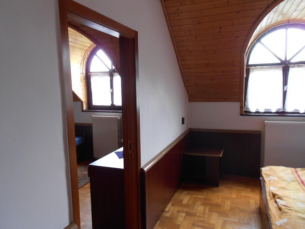 Peregrino Panzio Bed & Breakfast Budaors Phòng bức ảnh