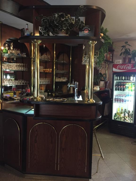 Peregrino Panzio Bed & Breakfast Budaors Ngoại thất bức ảnh