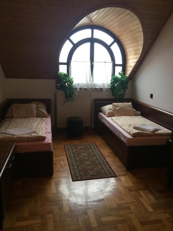 Peregrino Panzio Bed & Breakfast Budaors Ngoại thất bức ảnh