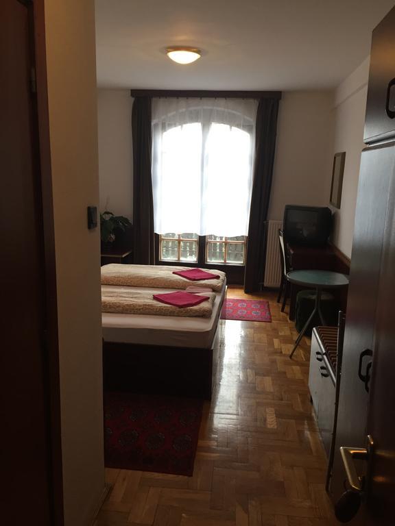 Peregrino Panzio Bed & Breakfast Budaors Ngoại thất bức ảnh