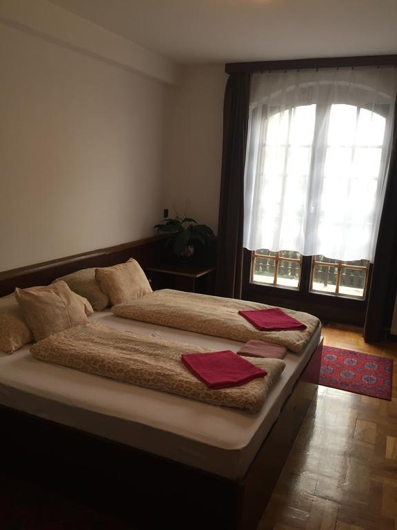 Peregrino Panzio Bed & Breakfast Budaors Ngoại thất bức ảnh