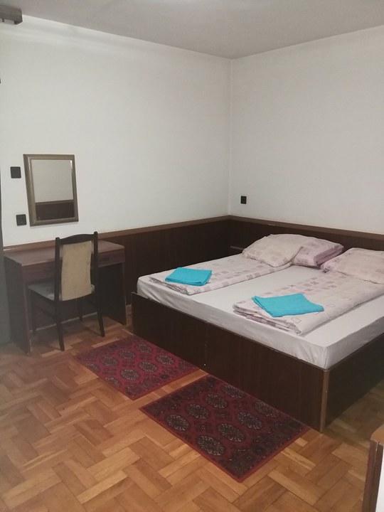 Peregrino Panzio Bed & Breakfast Budaors Ngoại thất bức ảnh