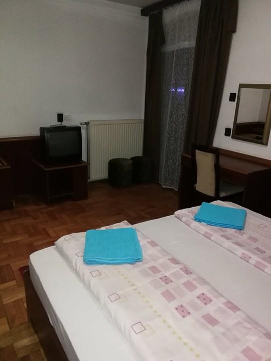 Peregrino Panzio Bed & Breakfast Budaors Ngoại thất bức ảnh