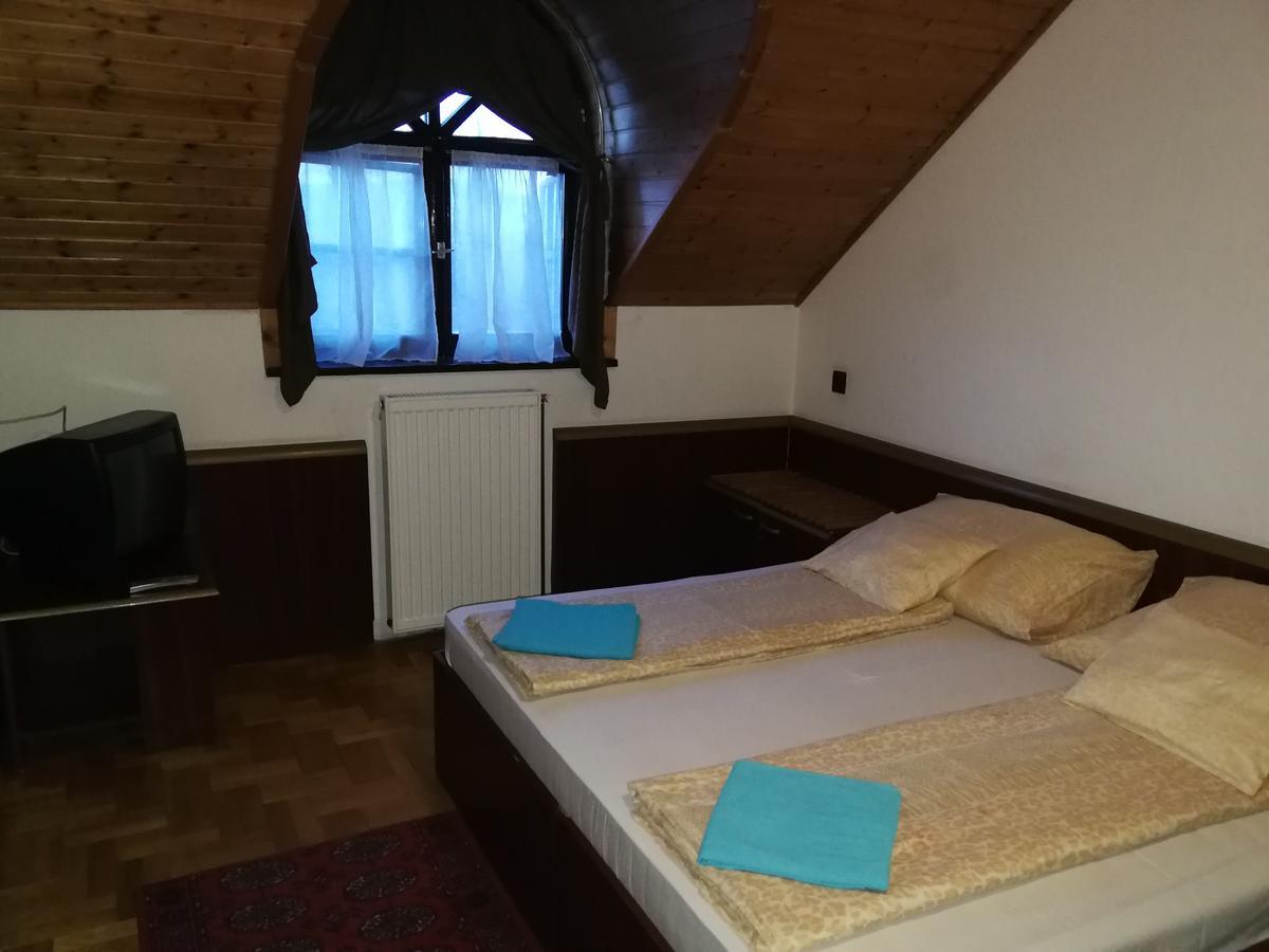 Peregrino Panzio Bed & Breakfast Budaors Ngoại thất bức ảnh