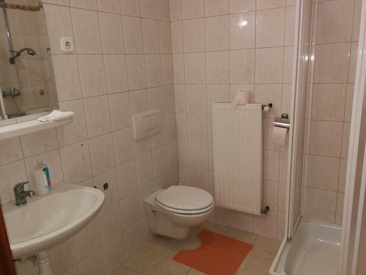 Peregrino Panzio Bed & Breakfast Budaors Ngoại thất bức ảnh