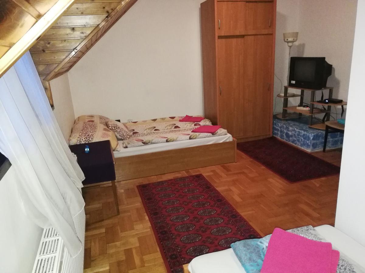 Peregrino Panzio Bed & Breakfast Budaors Ngoại thất bức ảnh