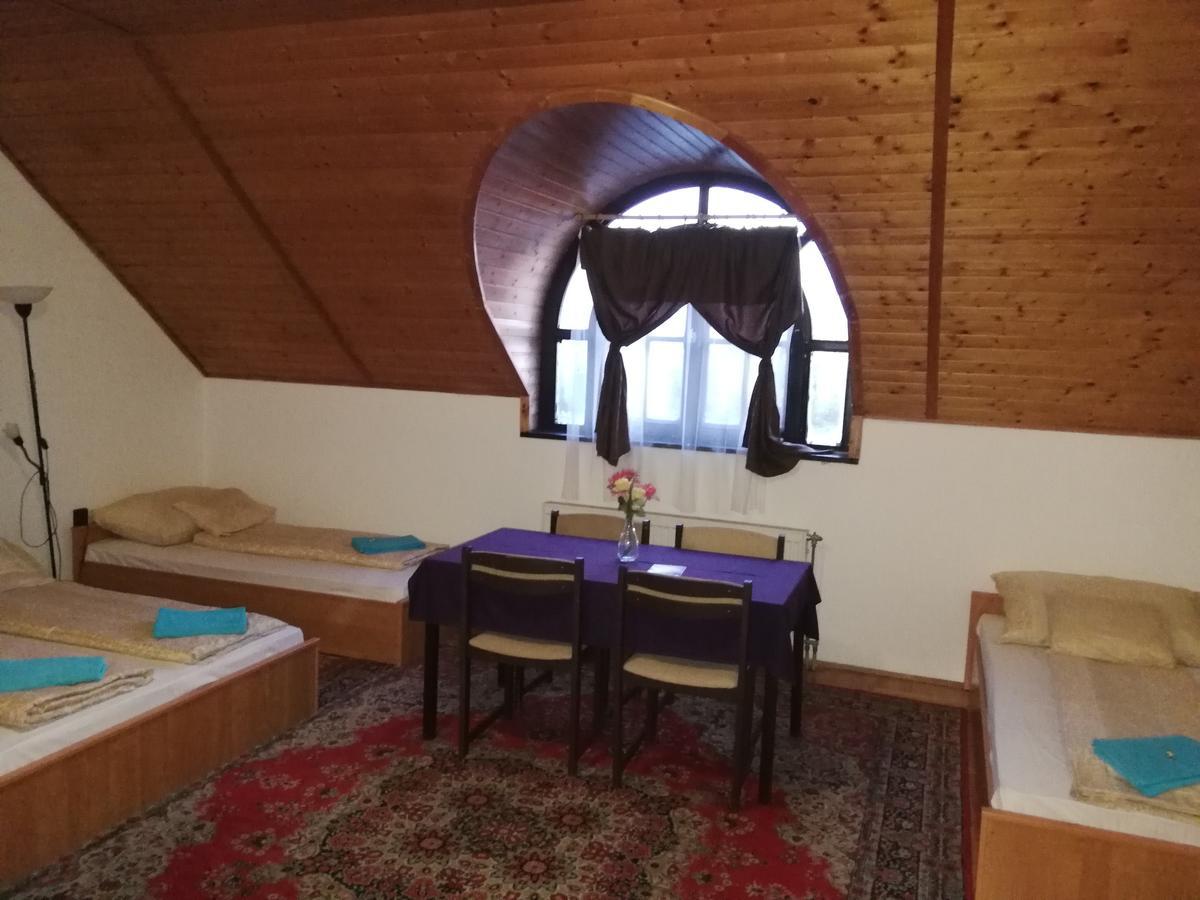 Peregrino Panzio Bed & Breakfast Budaors Phòng bức ảnh